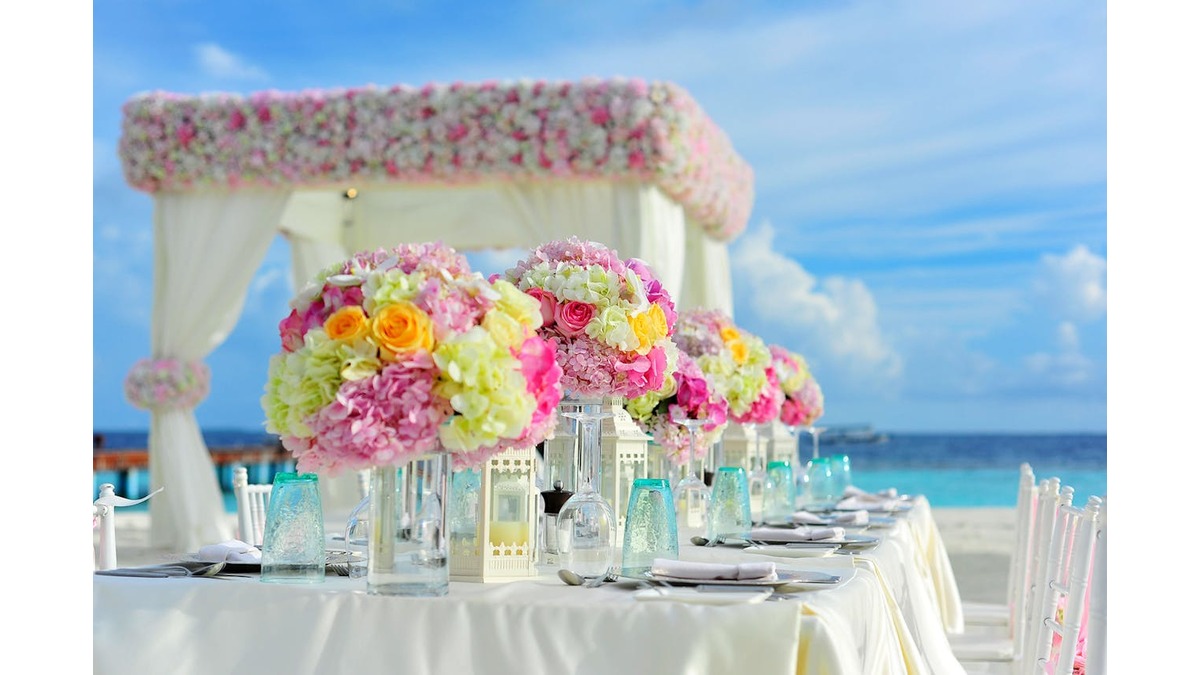 Centerpieces at Wedding Receptions: Crafting Elegance and Charm