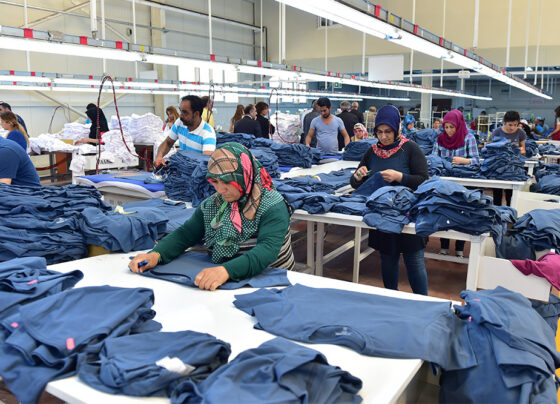 How to manage all clothing manufacturing processes in the apparel industry?