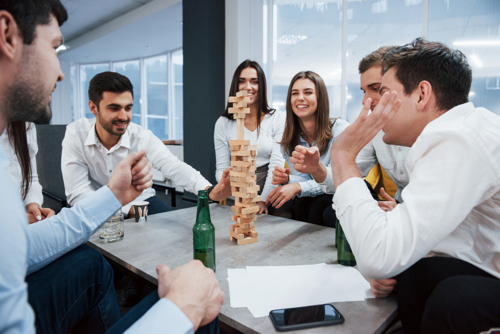 11 Fun 5-Minute Team Building Activities: In-Person vs. Virtual Ideas